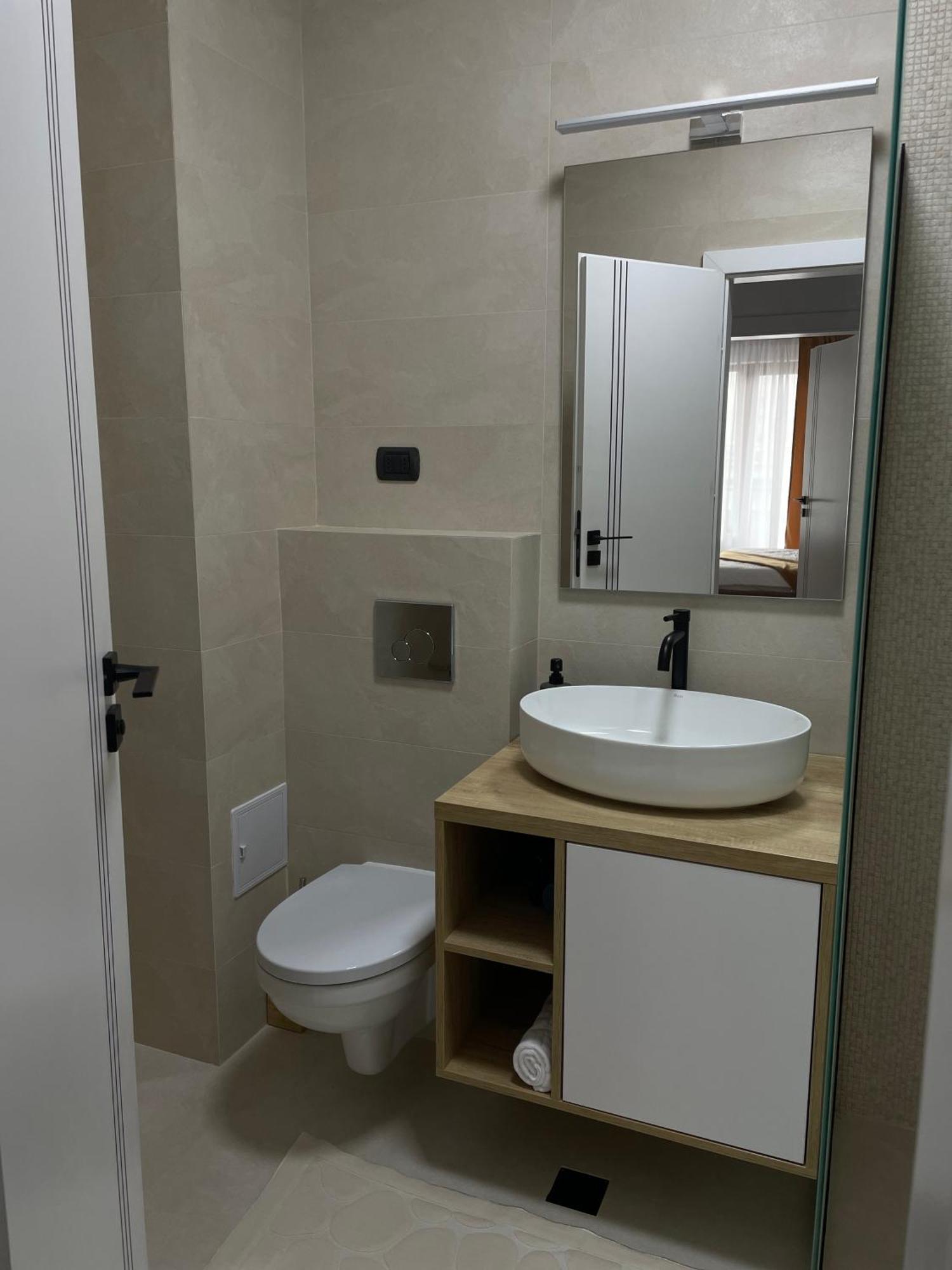 Like Apartment *
